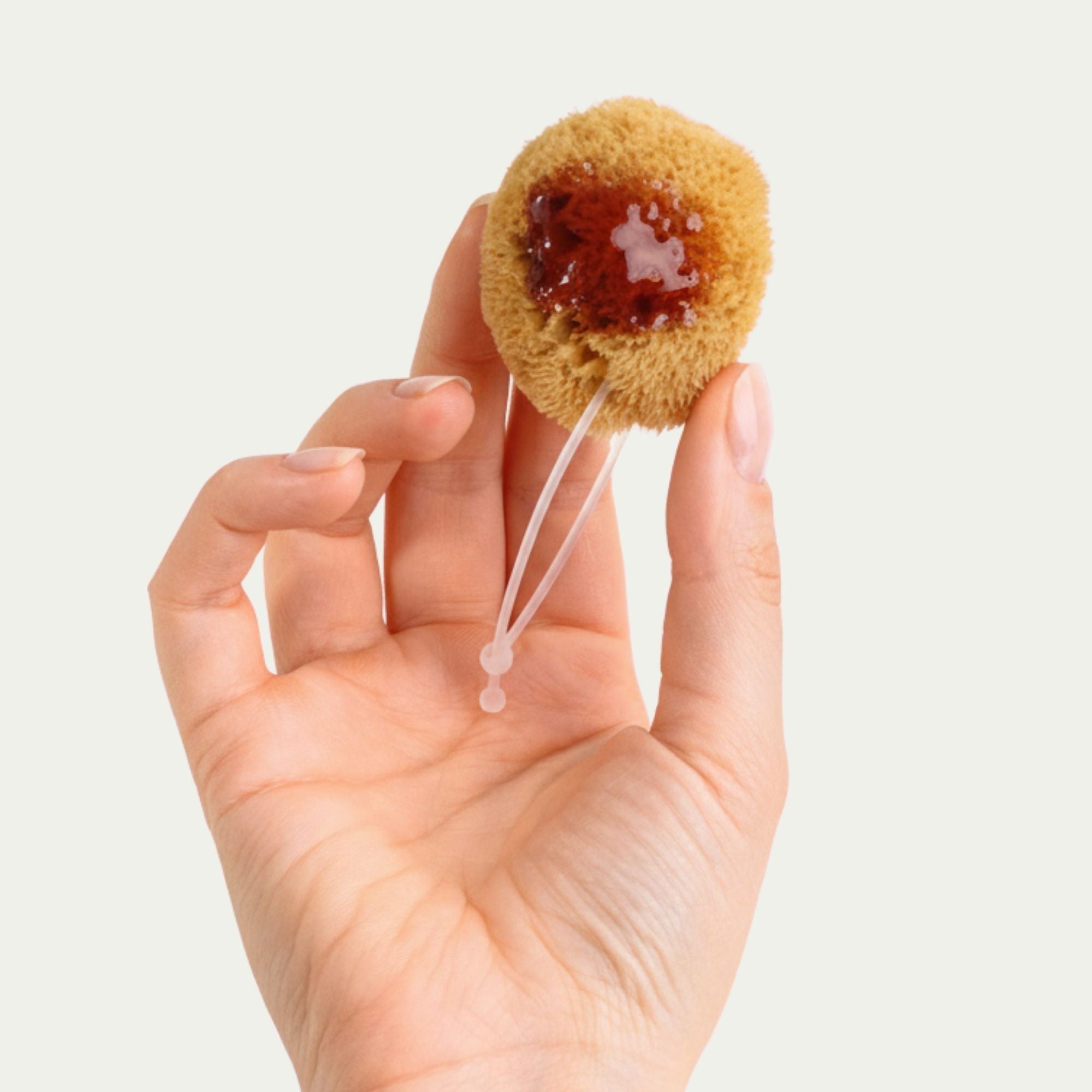 Braunes Menstruationsblut? Das sagt die Farbe deiner Periode aus