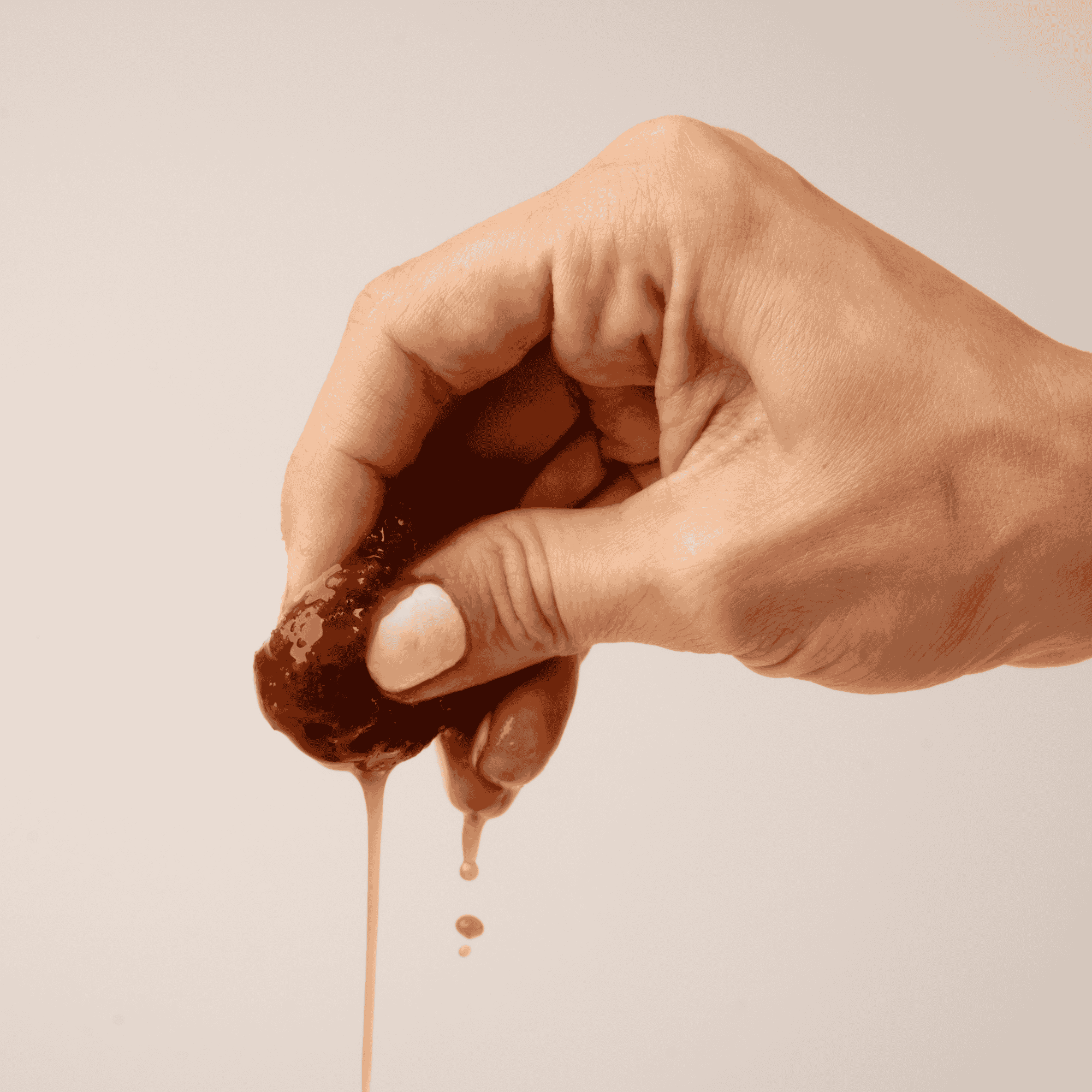 Endometriose und starke Schmerzen: Warum Lea auf den Menstruations&shy;schwamm umgestiegen ist